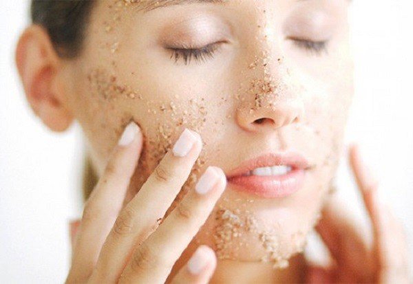 얼굴 피부용 석션 리드는 죽은 세포를 각질 제거하고 피부 깊숙이 색소를 제거하여 피부색을 개선하는 효과가 있습니다.