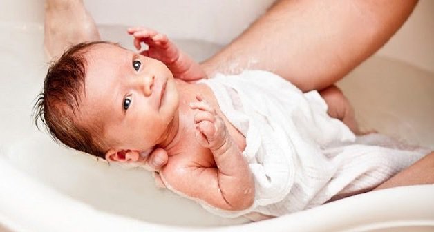 바이러스 열이 있는 어린이는 여전히 정상적으로 목욕할 수 있습니다.
