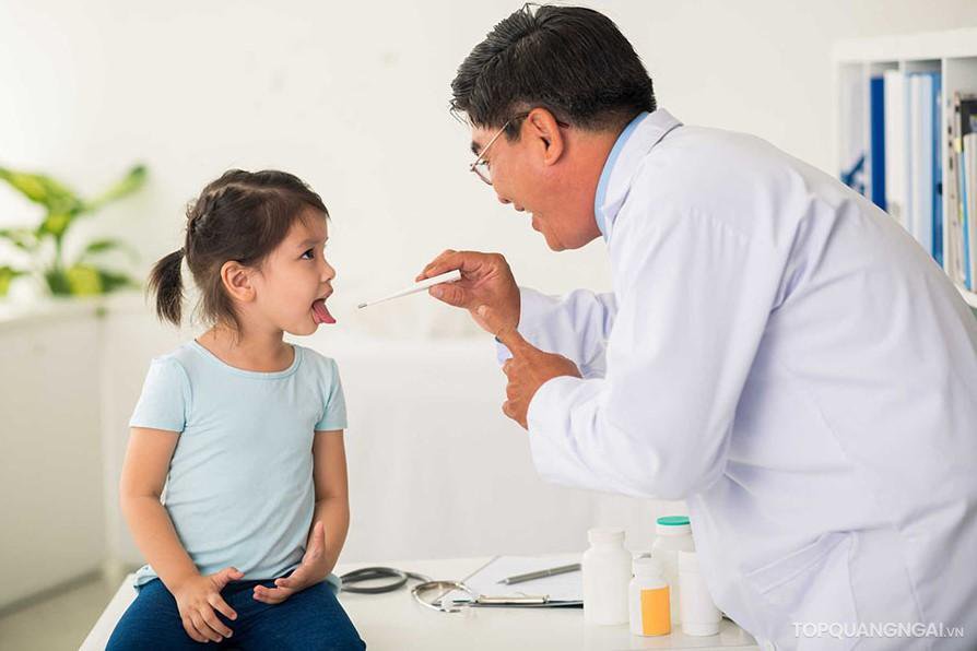 언어 지연에 대해 언제 아기를 의사에게 데려가야 합니까?