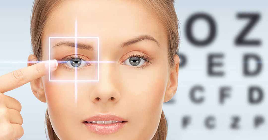 동공경 검사는 일반적으로 일상적인 눈 검사 중에 수행됩니다.