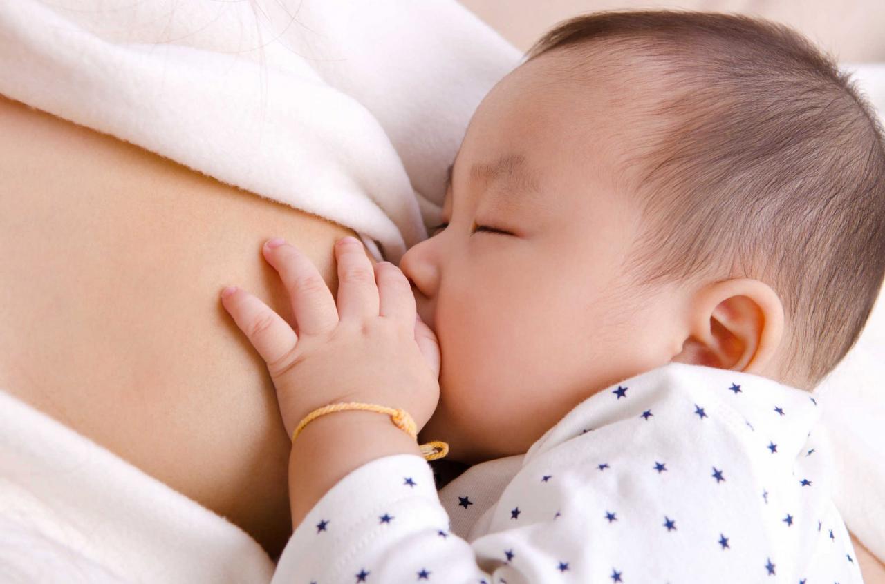 HIV에 감염된 산모가 아기에게 모유와 분유를 동시에 먹이면 안되는 이유