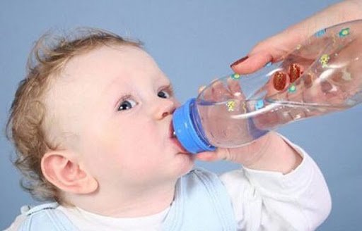 물을 많이 마시면 ​​아이들에게 좋다