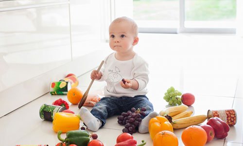아이들은 적절한 영양분을 공급받기 위해 다양한 음식을 먹어야 합니다.