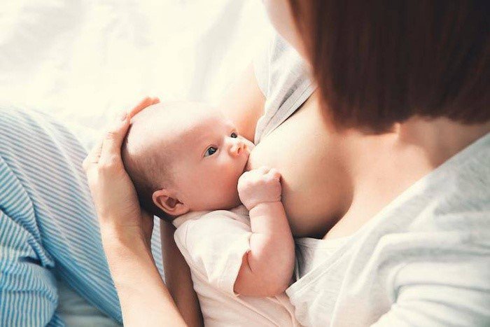 유방 확대 수술을 받은 엄마는 아기에게 모유 수유를 해야 할까요?  (2 부)