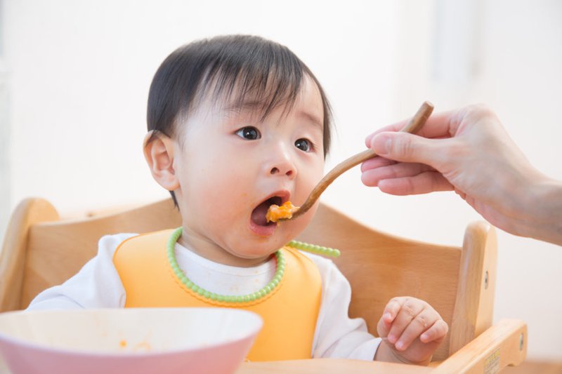 아기가 소화가 잘되고 숙면을 취하는 저녁 식사는 무엇을 먹어야합니까?